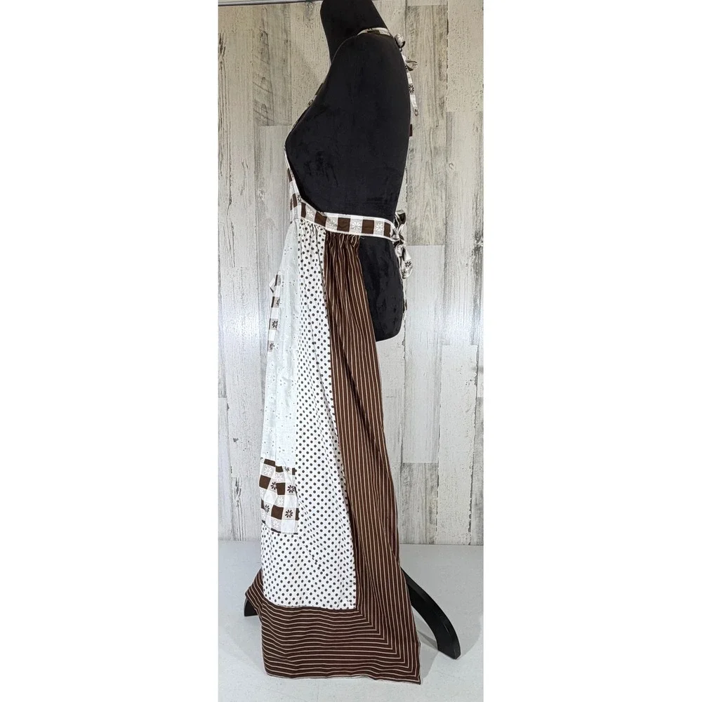 Jeralene Vintage Apron Brown White Mixed Print Cottagecore Pocket Granny READ